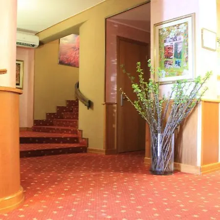 Kristina Hotel 3*