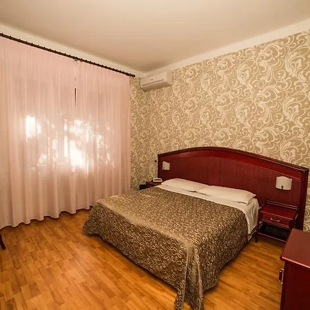 Kristina Hotel 3*